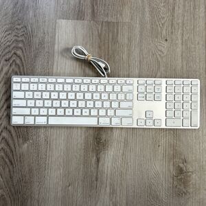 Apple A1243 Wired USB Keyboard Genuine for iMac Mac Mini Mac Pro w/Keypad Tested